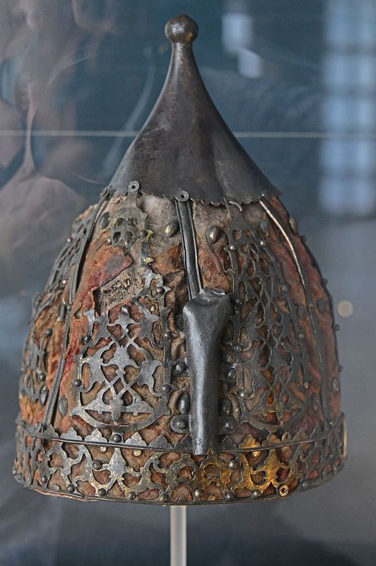 Diyarbakır İçkale Archaeological exhibits Mamluk rulers helmet in 2024 6833.jpg