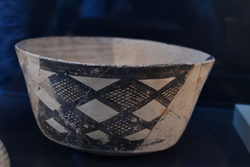 Diyarbakır İçkale Archaeological exhibits Samarra painted ware in 2024 6809.jpg
