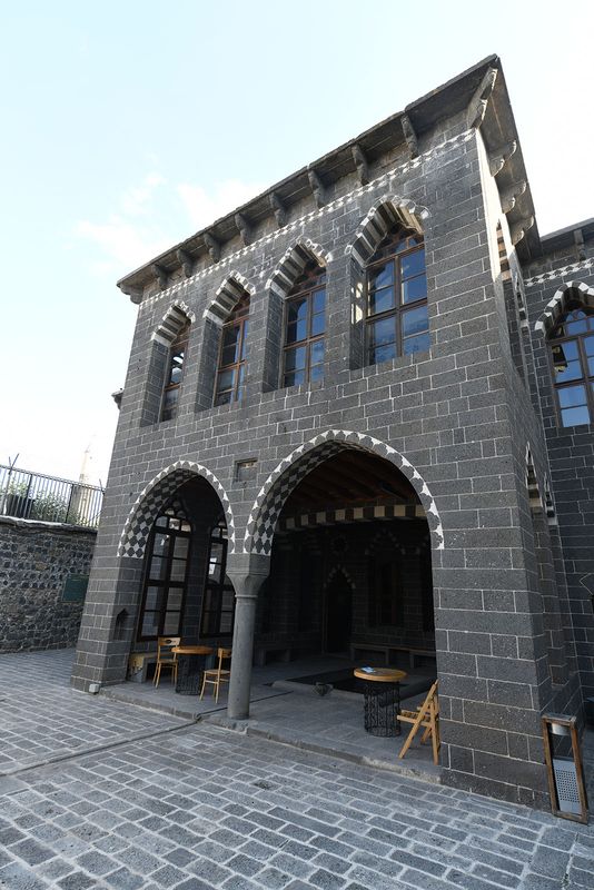 Diyarbakır Kent Mzesi First courtyard in 2024 0313.jpg