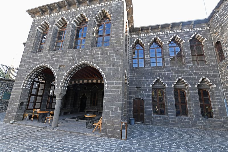 Diyarbakır Kent Mzesi First courtyard in 2024 0314.jpg