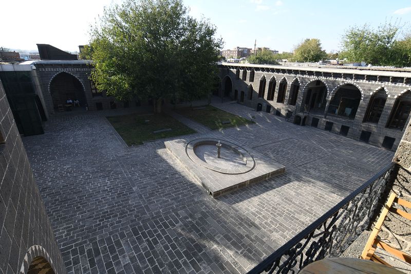 Diyarbakır Kent Mzesi Second courtyard first floor in 2024 0332.jpg