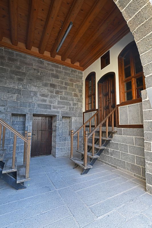 Diyarbakır Kent Mzesi Second courtyard in 2024 0325.jpg
