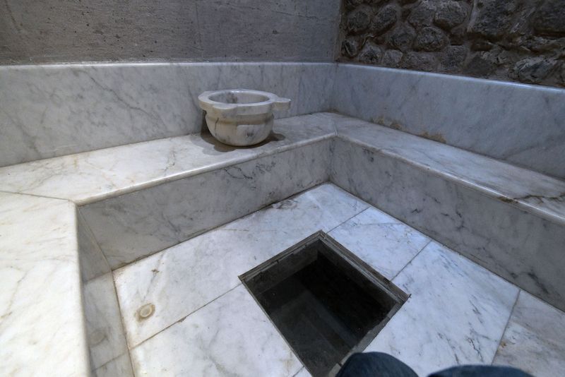 Kayseri Gpgpoğlu Ethnography Museum Bathhouse Wet room 0540.jpg