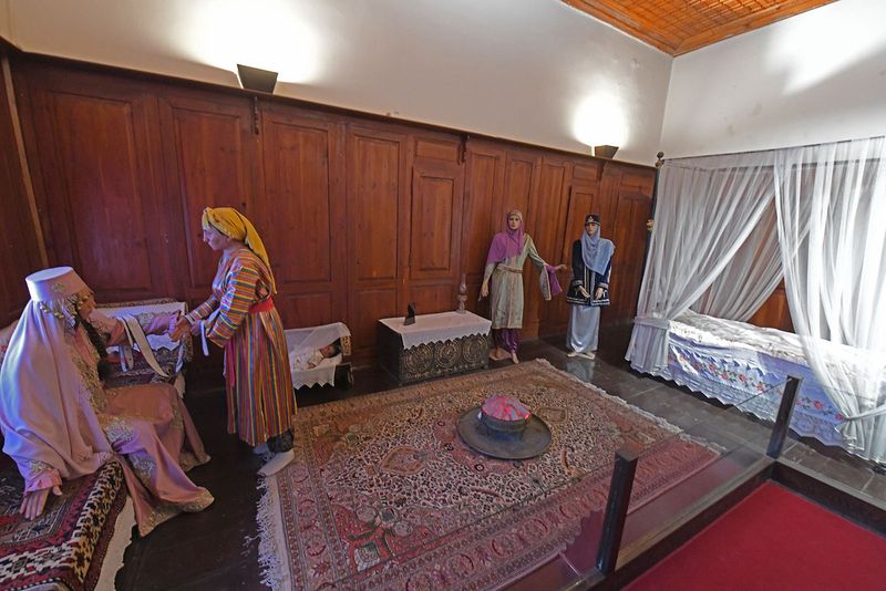 Kayseri Gpgpoğlu Ethnography Museum Haremlik displays Bedroom 0551.jpg