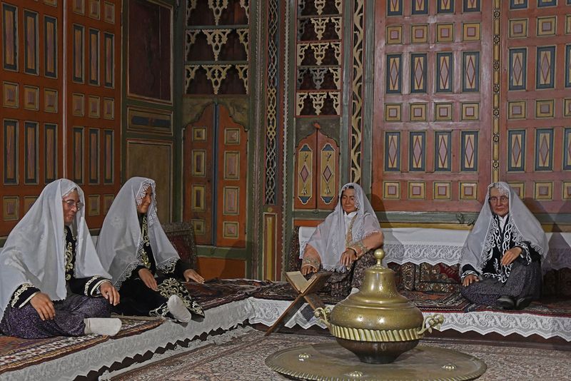 Kayseri Gpgpoğlu Ethnography Museum Haremlik displays Main hall 8375.jpg