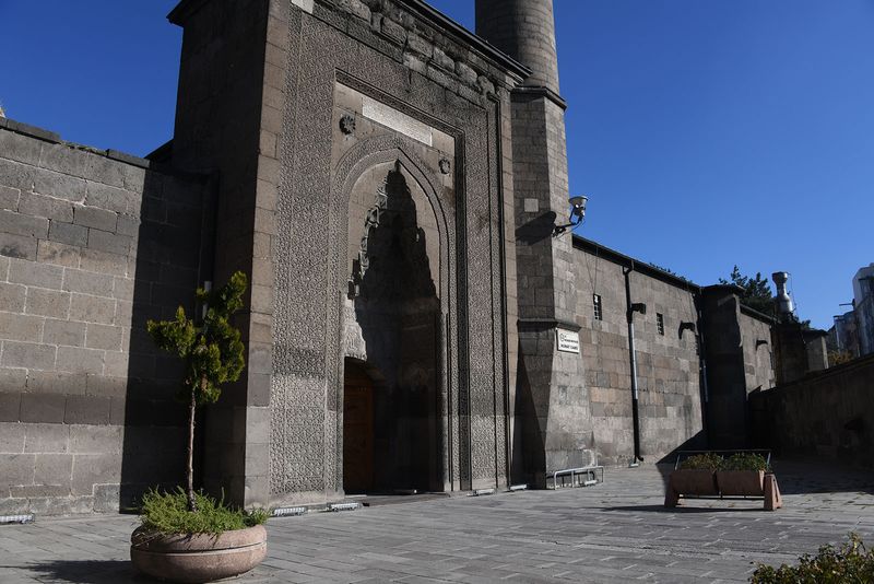 Kayseri Hunat Hatun Klliyesi Mosque entrance in 2024 8558.jpg