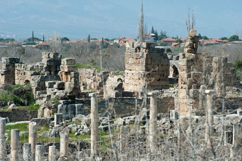 Aphrodisias Bishops Palace 4450.jpg