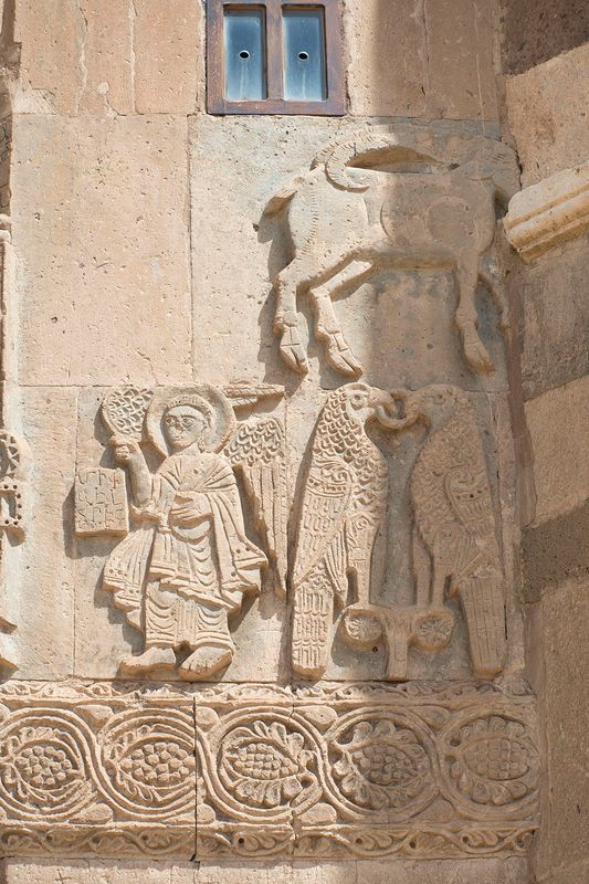 Akdamar Isolated animals relief 4329.jpg