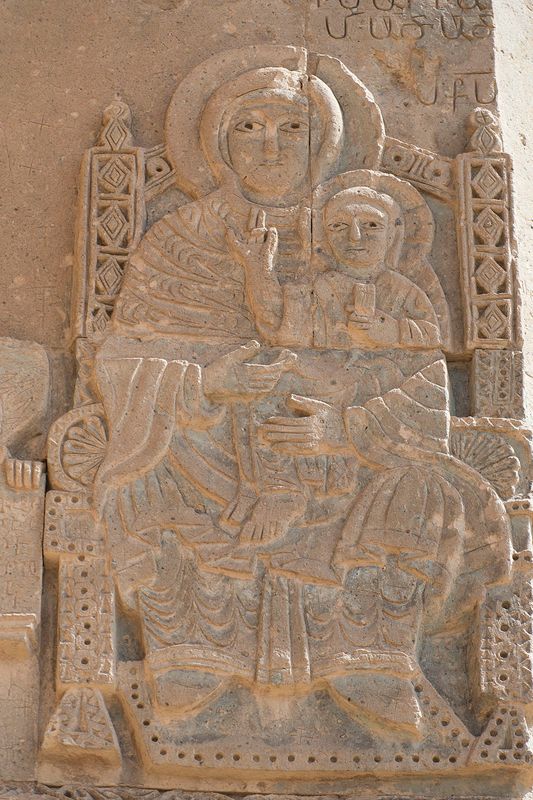 Akdamar Madonna and child relief 4322.jpg