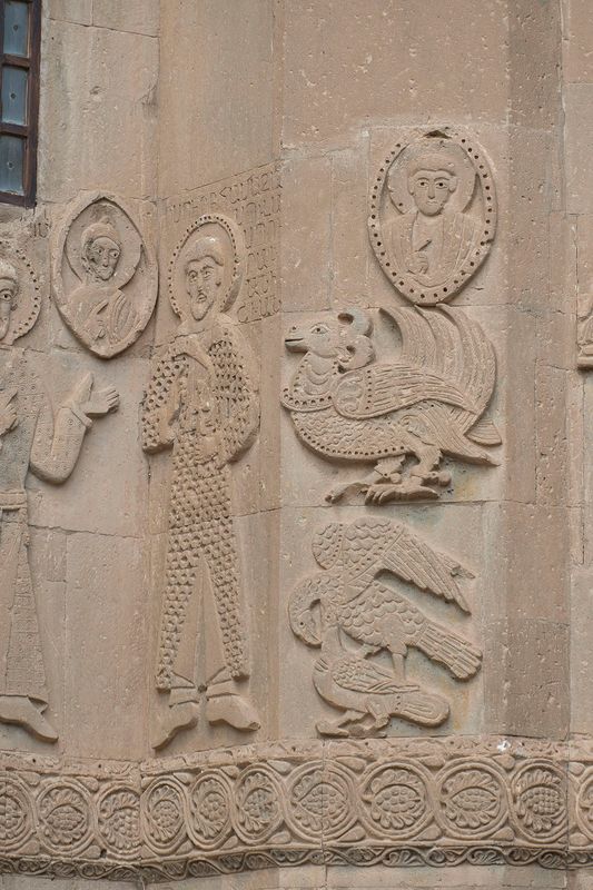 Akdamar Prince Hamazasp Artsruni relief 4348.jpg