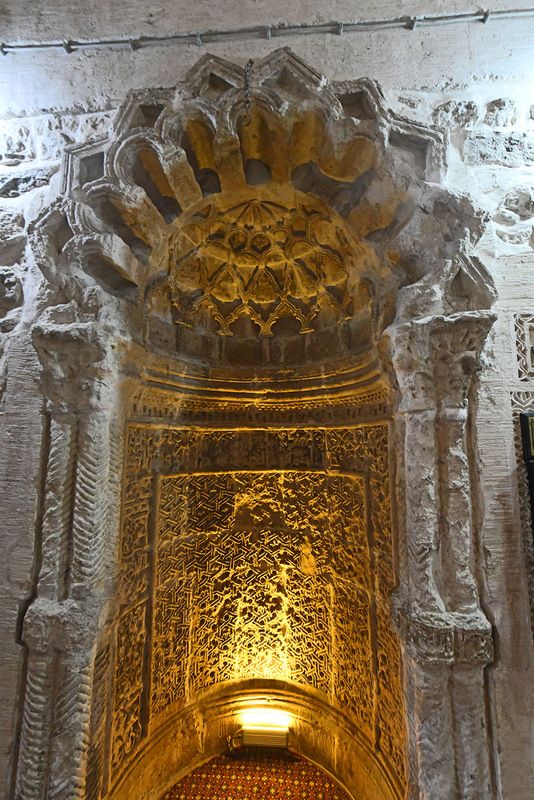 Mardin Sitti Radviye Medresesi Mihrab next to Prophets footprint in 2025 0937.jpg