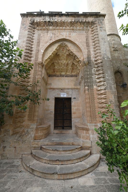 Mardin Melik Mahmut Camii East side in 2025 0929.jpg