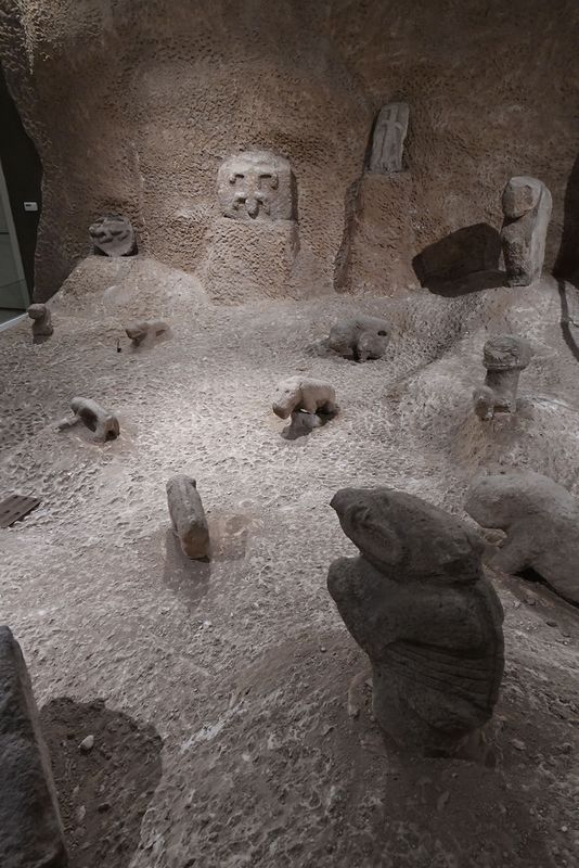 Urfa museum Roaming group Gbekli Tepe in 2025 1212.jpg
