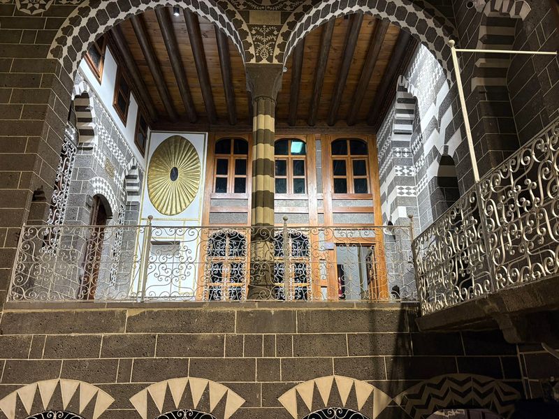 Diyarbakır Cahit Sıtkı Tarancı House Museum South facade Eyvan 1541.jpg
