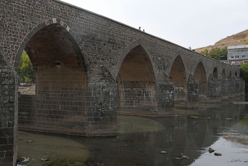 Diyarbakır Ten-Arched Bridge View from southeast side of Tigris in 2025 9139.jpg