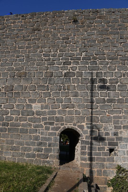 Diyarbakır At south wall of inner fortress in 2025 9119.jpg