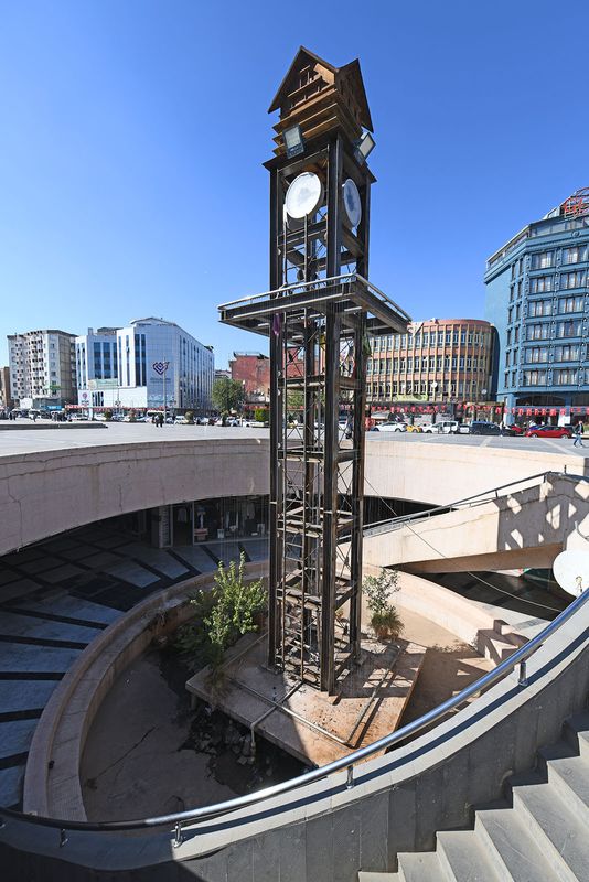Diyarbakır Square at clock tower wall at Dagkapi in 2025 0706.jpg