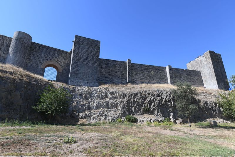 Diyarbakır Outside walls East side C from park area to Fındık Burcu in 2025 0629.jpg