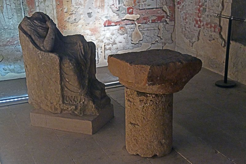 Gaziantep Zeugma Museum Seated person with table from Zeugma, Limestone, Roman Period in 2025 9434.jpg