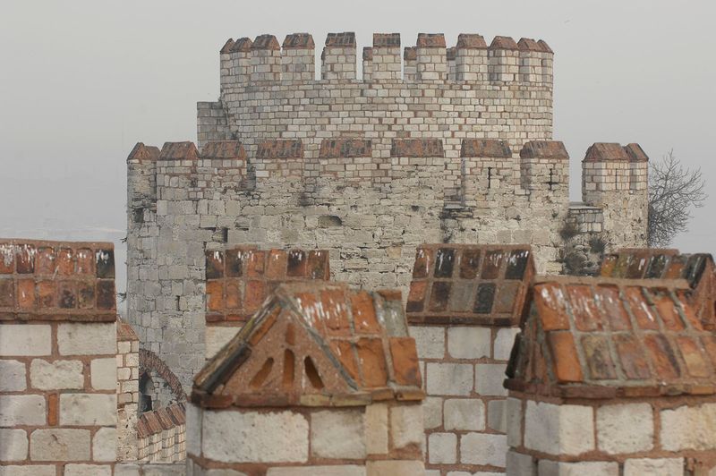 Yedikule View from southwestern point in 2006 3375