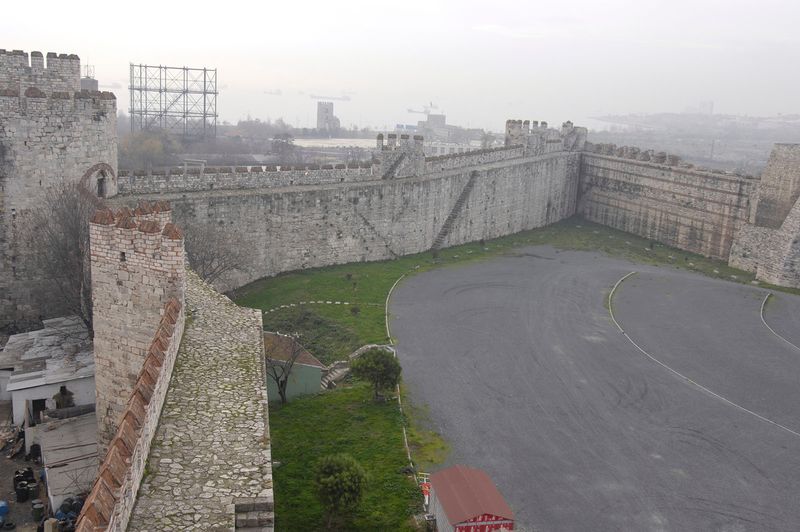 Yedikule View southwest from East tower in 2006 3394