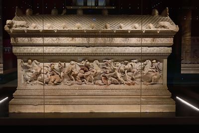 Istanbul Archaeological Museum Alexander Sarcophagus Alexander in battle side 4024.jpg