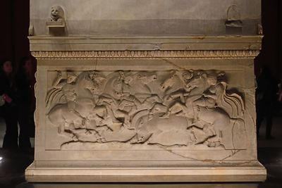 Istanbul Archaeological Museum Lycian sarcophagus Long side with boar hunt 4003.jpg