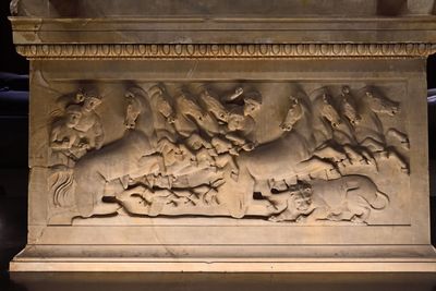 Istanbul Archaeological Museum Lycian sarcophagus Long side with Lion hunt from a quadriga 4008.jpg