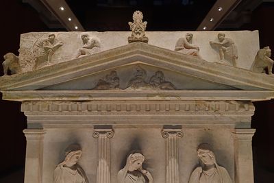 Istanbul Archaeological Museum Sarcophagus of the mourning women border short side 4062.jpg