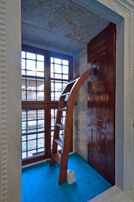 Istanbul Ayazma Mosque kursu stairs 0661.jpg