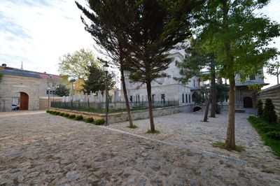Istanbul Ayazma Mosque courtyard at SE side 0637.jpg