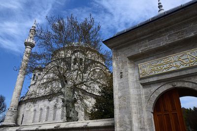 Istanbul Ayazma Mosque entrance to courtyard at SW side 3397.jpg