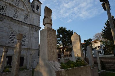 Istanbul Ayazma Mosque graveyard with janissary grave 0648.jpg