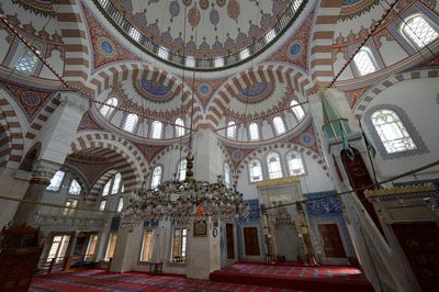 Istanbul Atik Valide Mosque interior 0549.jpg