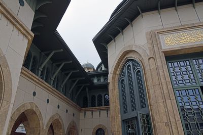 Istanbul Taksim Mosque exterior from nearby 4156.jpg