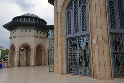 Istanbul Taksim Mosque exterior from nearby 4159.jpg