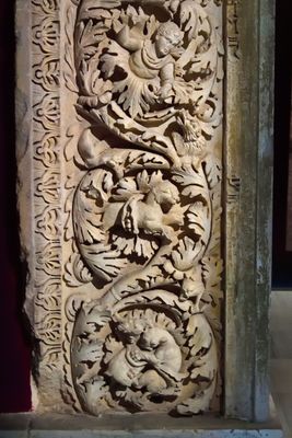 Istanbul Archaeology Museum Decorated pier 2nd century AD  Aphrodisias 3662.jpg