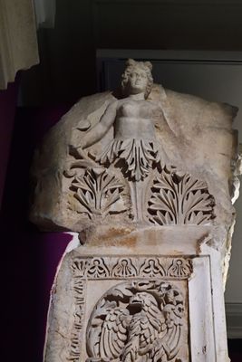 Istanbul Archaeology Museum Decorated pier 2nd century AD  Aphrodisias 3668.jpg