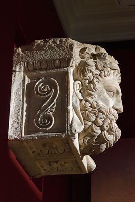 Istanbul Archaeology Museum Console Roman Period Aphrodisias 4271.jpg