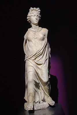 Istanbul Archaeology Museum Statue of Nike Roman Period Cyrene (Libya) 3691.jpg