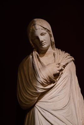 Istanbul Archaeology Museum Statue of a woman Roman Period Limenas (Greece) 3682.jpg