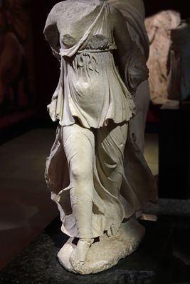 Istanbul Archaeology Museum Statue of Nike Late 2nd C BCE Pergamon 4282.jpg