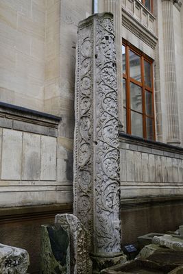 Istanbul Archaeology Museum Grande carved pilaster 2nd-3rd C CE 2929.jpg