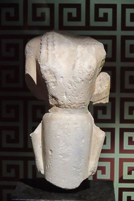 Istanbul Archaeology Museum Kore, Marble, Early 6th C BCE Lindos (Greece) 3552.jpg