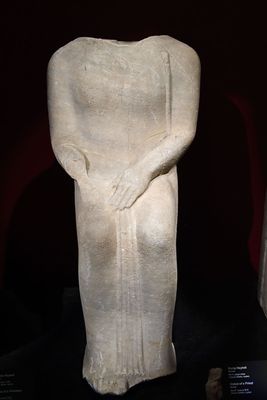 Istanbul Archaeology Museum Statue of a priest Mid-6th C BCE Didyma 3532.jpg