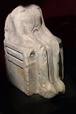 Istanbul Archaeology Museum Statue of a priestess, Mid-6th C BCE Miletus 3529.jpg