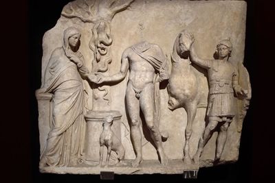 Istanbul Archaeology Museum Relief of a Hero 3rd-2nd C BCE Pergamon 3636.jpg