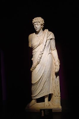Istanbul Archaeology Museum Statue of a man 2nd C CE 3693.jpg