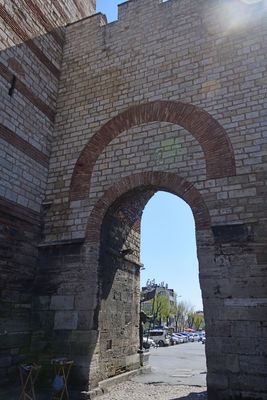 Istanbul Wall inside Topkapı gate 3064.jpg