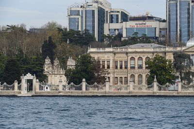 Istanbul Eminn to Sarıyer 11 Dolmahbahe Palace 3162.jpg